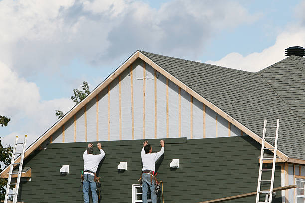 Professional Siding Replacement technician working in Sycamore, IL